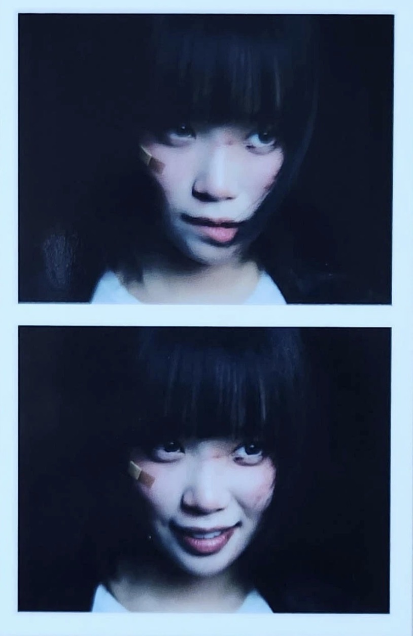 Chaewon LE SSERAFIM photocard from 2-cut Benefit