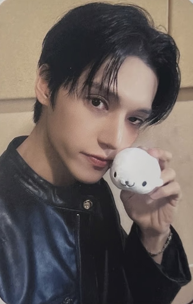 Wooyoung ATEEZ photocard from Benefit