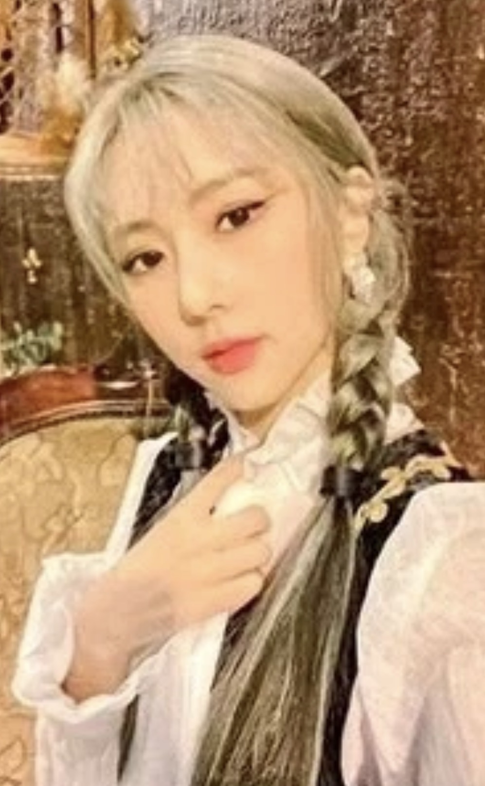 Yoohyeon Dreamcatcher photocard from Preorder Benefit