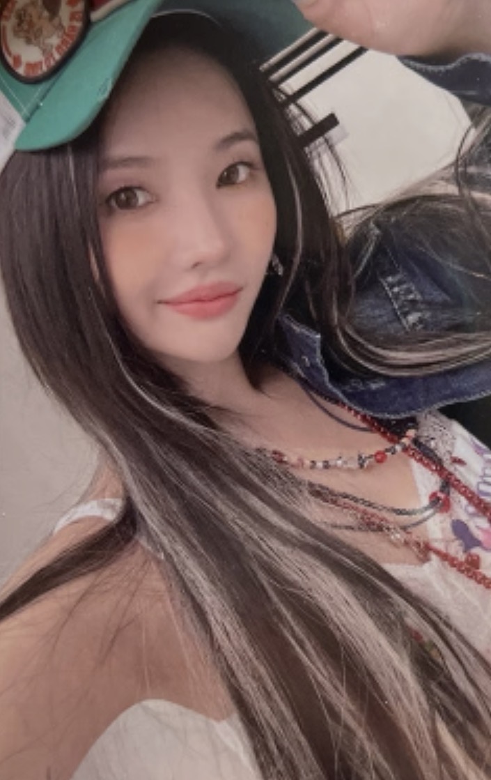 Soyeon I-DLE photocard from Photocard