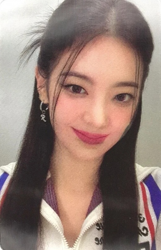 LIA ITZY photocard from Lenticular Photocard