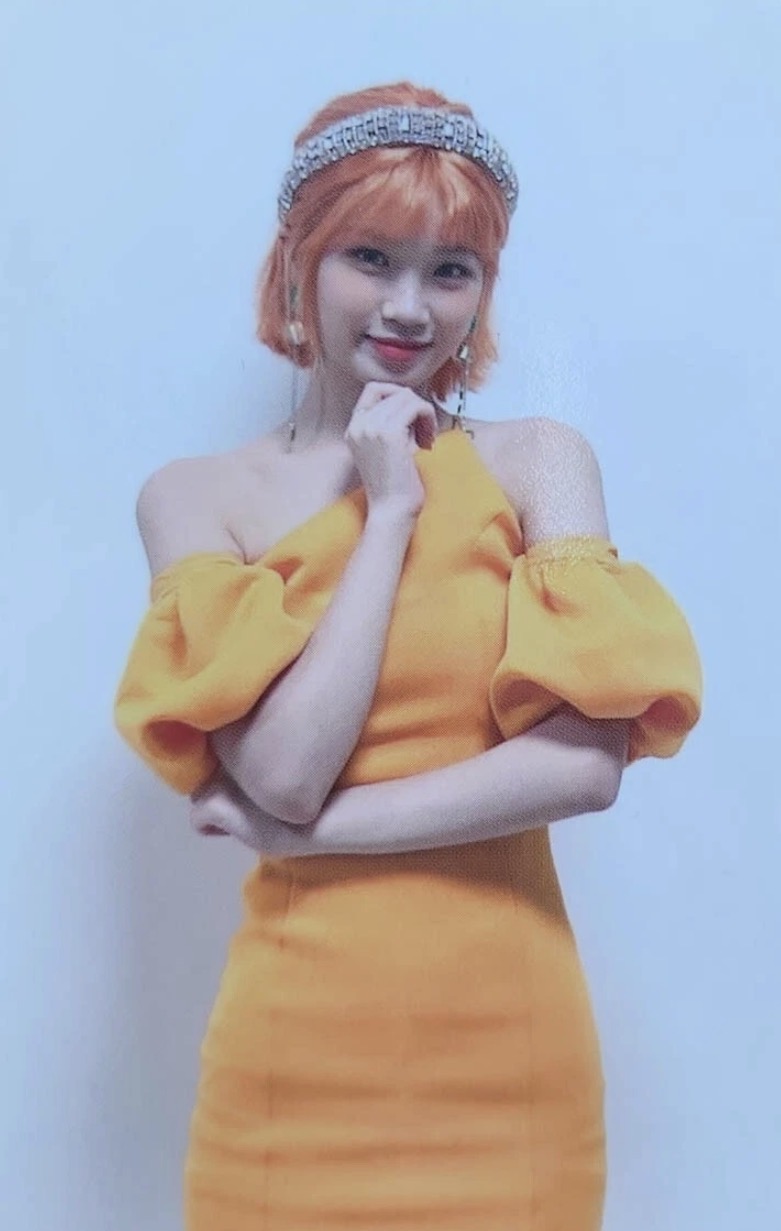 Chaewon IZ*ONE photocard - BLOOM*IZ AR Card