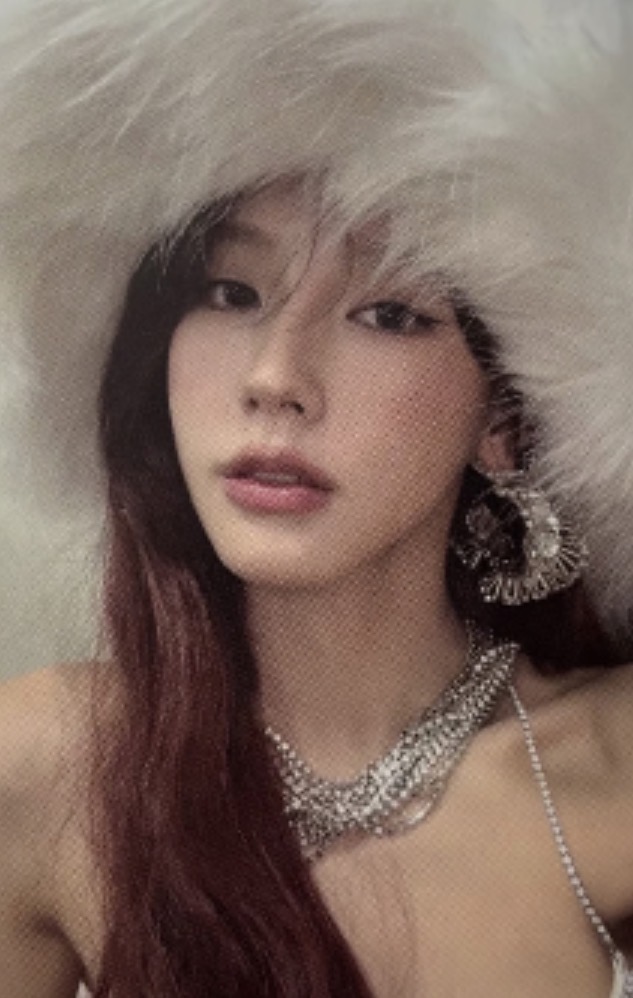 Miyeon I-DLE photocard from Photocard