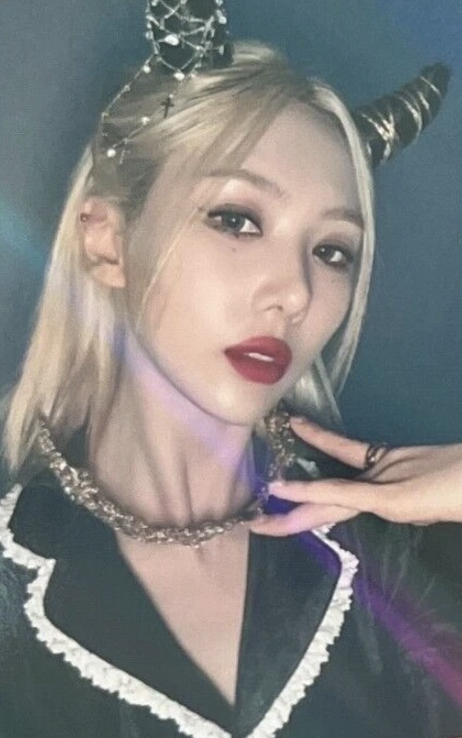 Yoohyeon Dreamcatcher photocard from Benefit