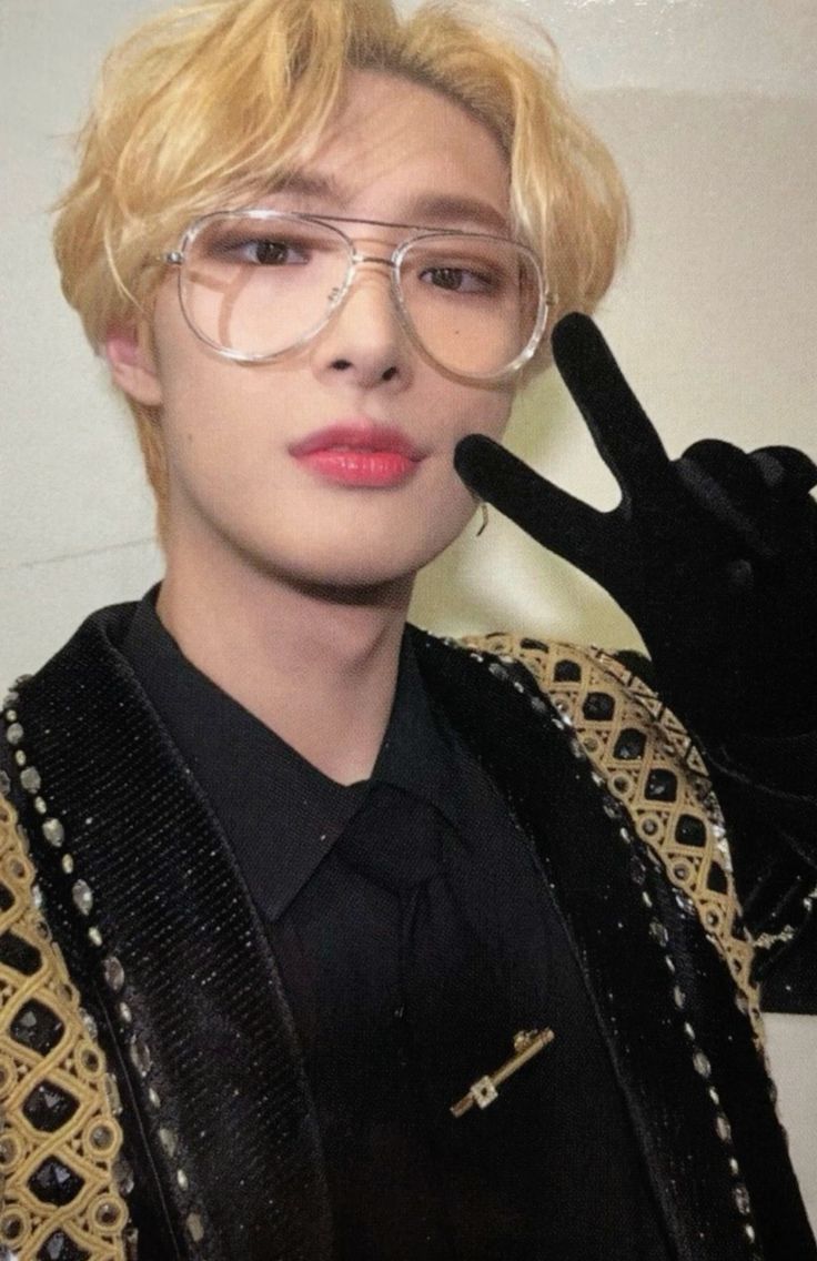 Mingi ATEEZ photocard from Glass Set