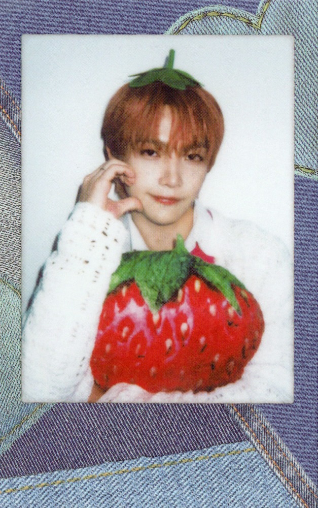 2025 Season's Greetings: "Puzzle of Me" Polaroid Photocard Set