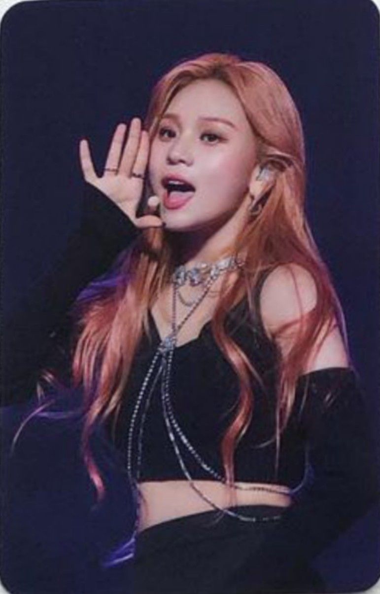 Umji VIVIZ photocard from Behind Photocard Set
