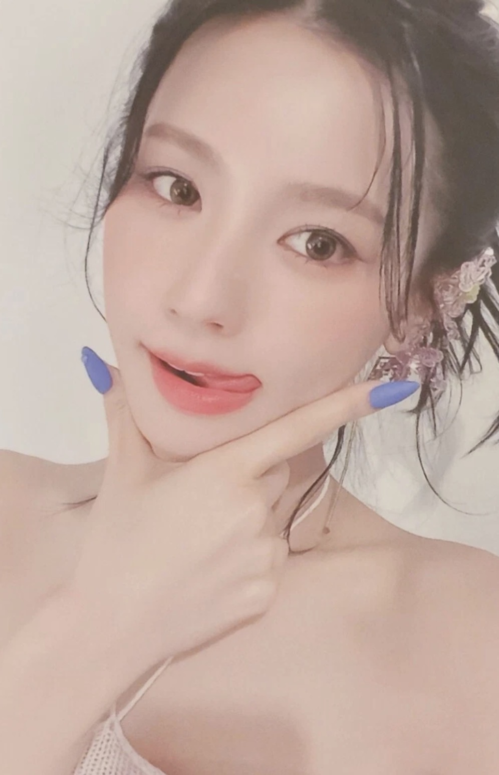 Miyeon I-DLE photocard from Preorder Benefit