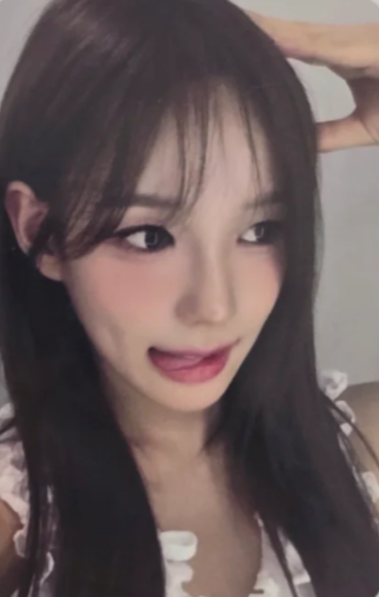 Ryu Sarang izna photocard from Benefit