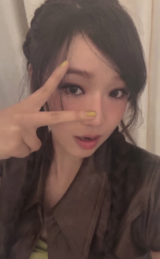 Yoojung I.O.I photocard from Week 1