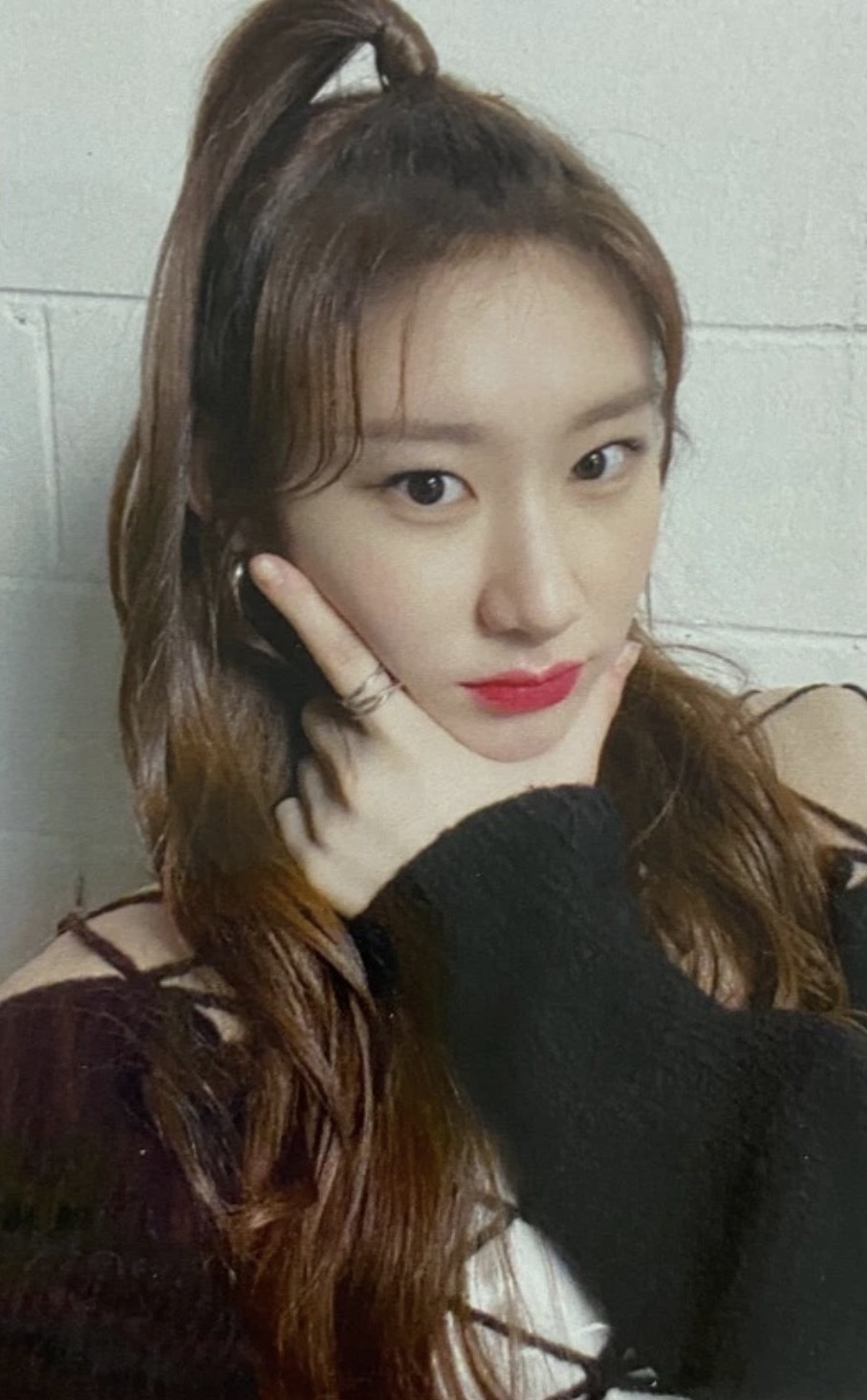 Chaeryeong ITZY photocard from Benefit