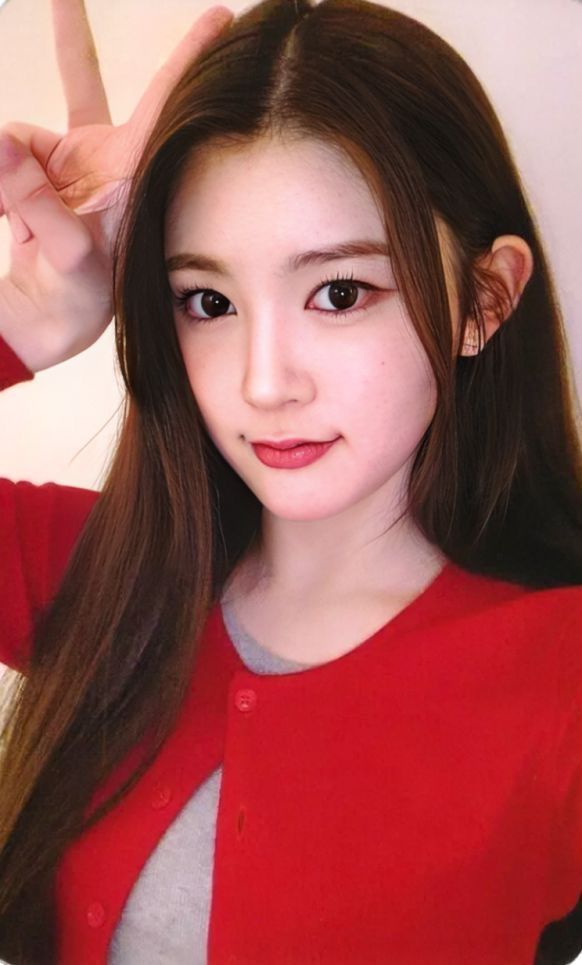 Ana Hearts2Hearts photocard from Online