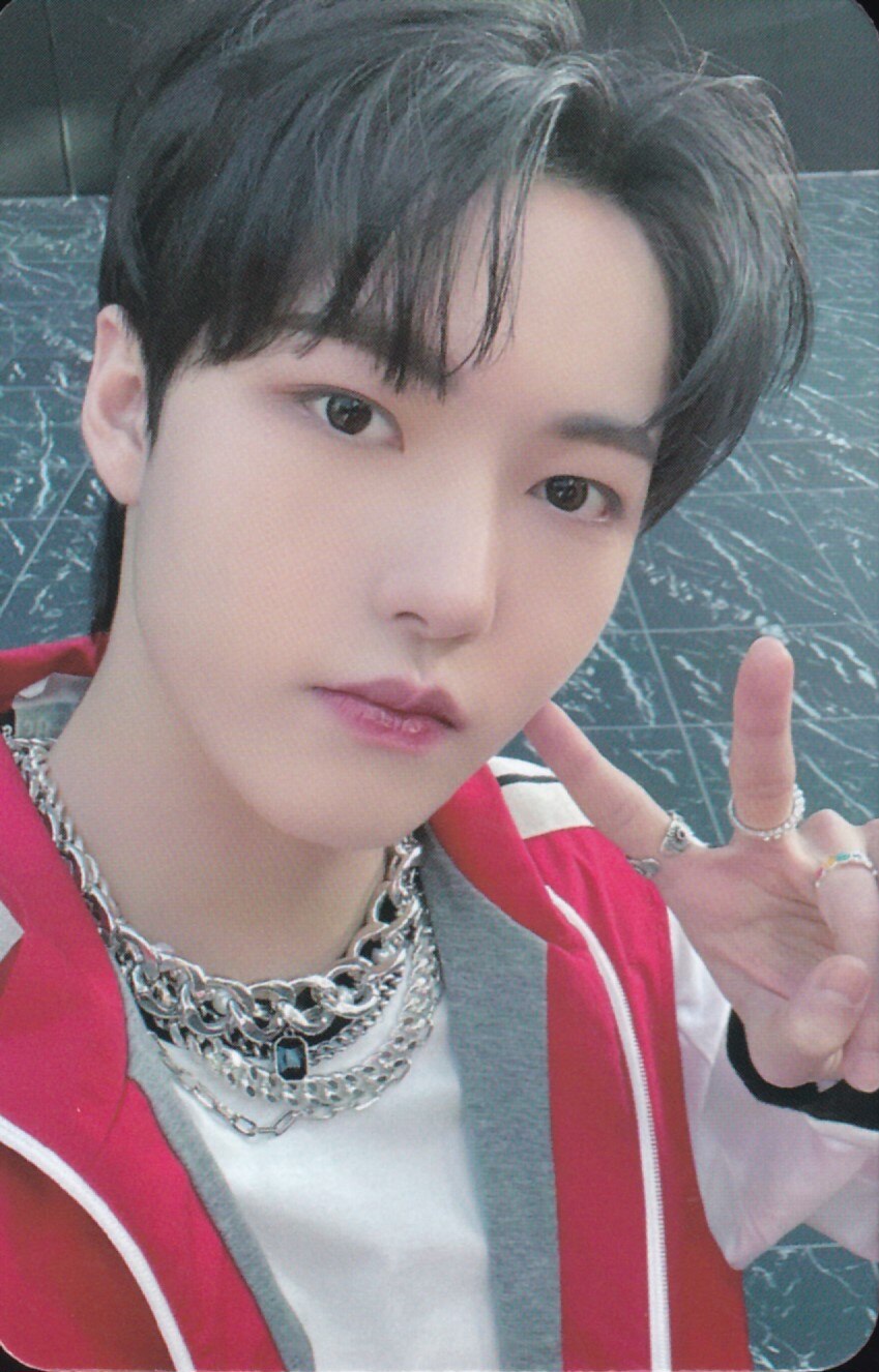 Junghoon xikers photocard from Benefit (Platform ver.)