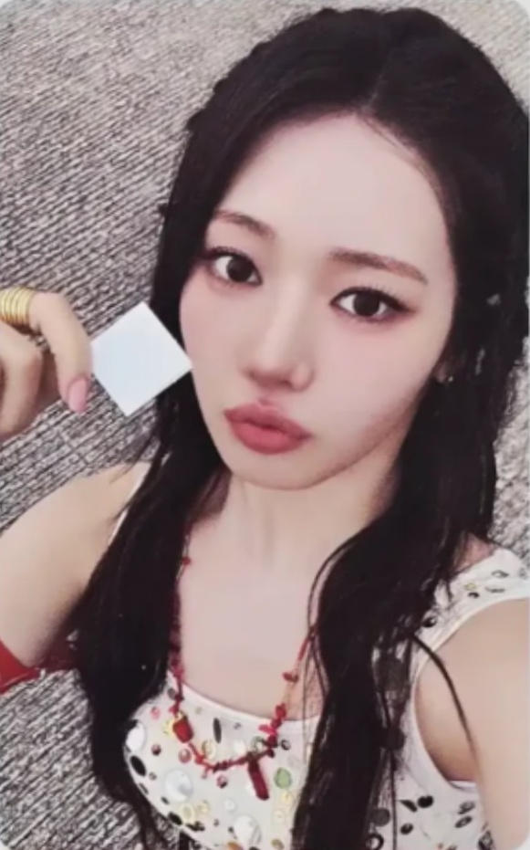 Rora BABYMONSTER photocard from Benefit