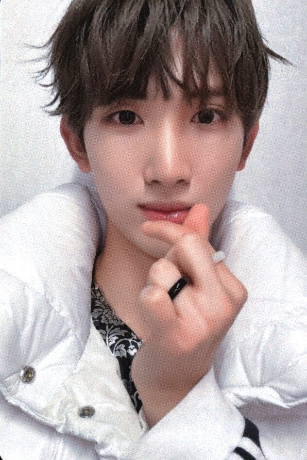 Seeun xikers photocard from Offline