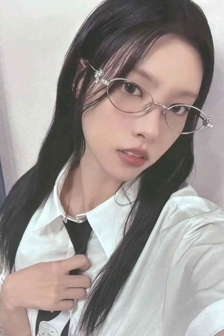Yunah ILLIT photocard from Lucky Draw
