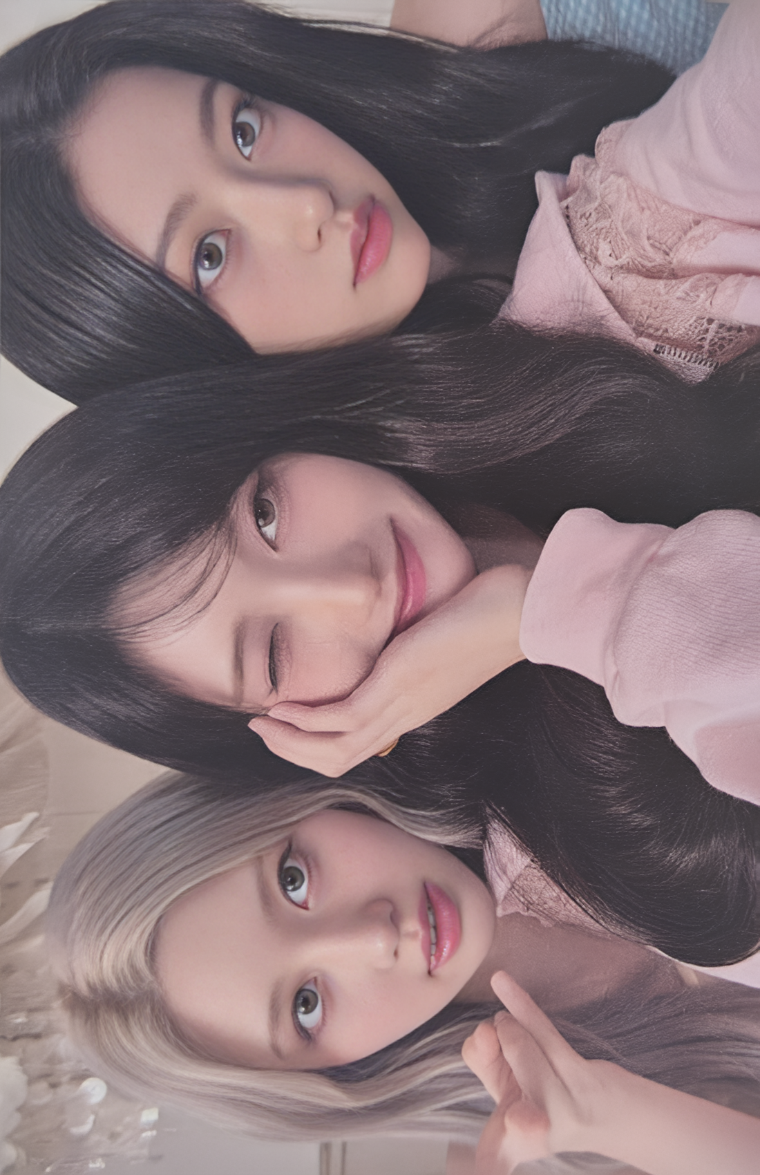 IVE 2nd World Tour 'SHOW WHAT I AM' Random Photocards Pack