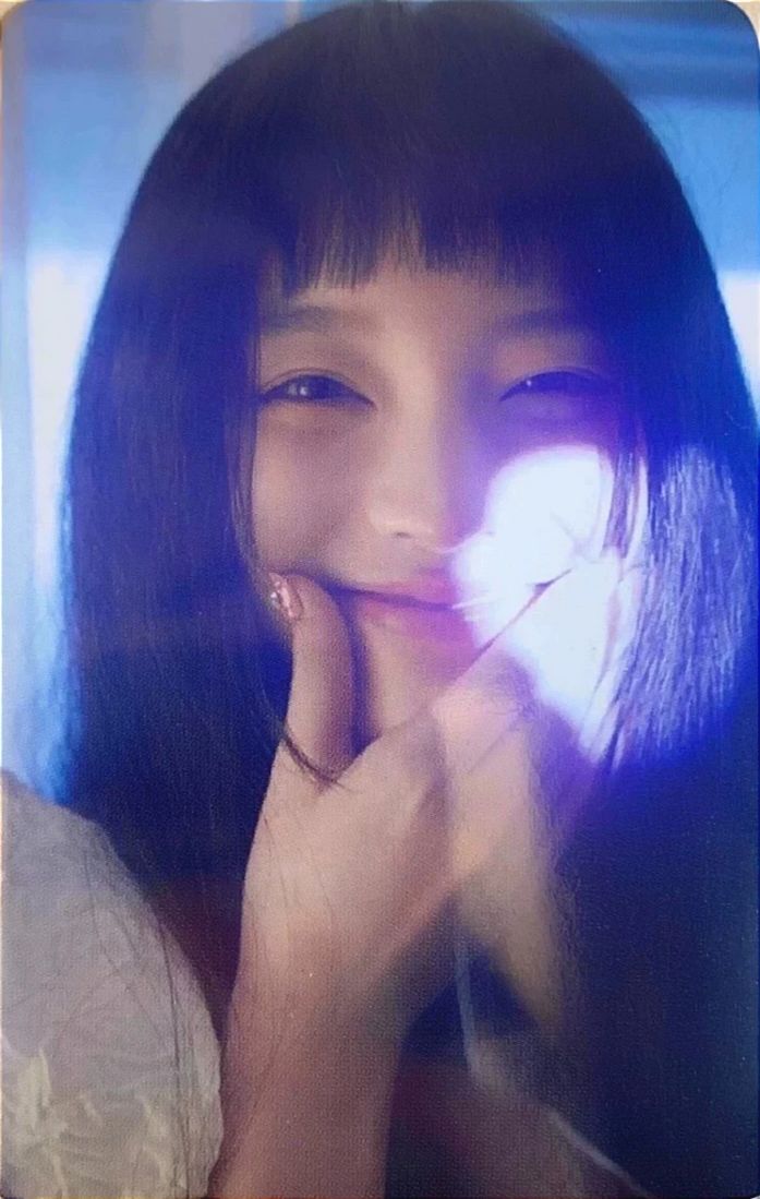 Iroha ILLIT photocard from Preorder