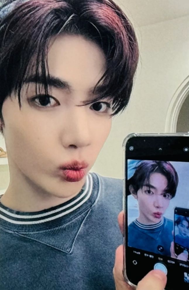 Zhanghao ZEROBASEONE photocard from Digipack Ver. - Preorder