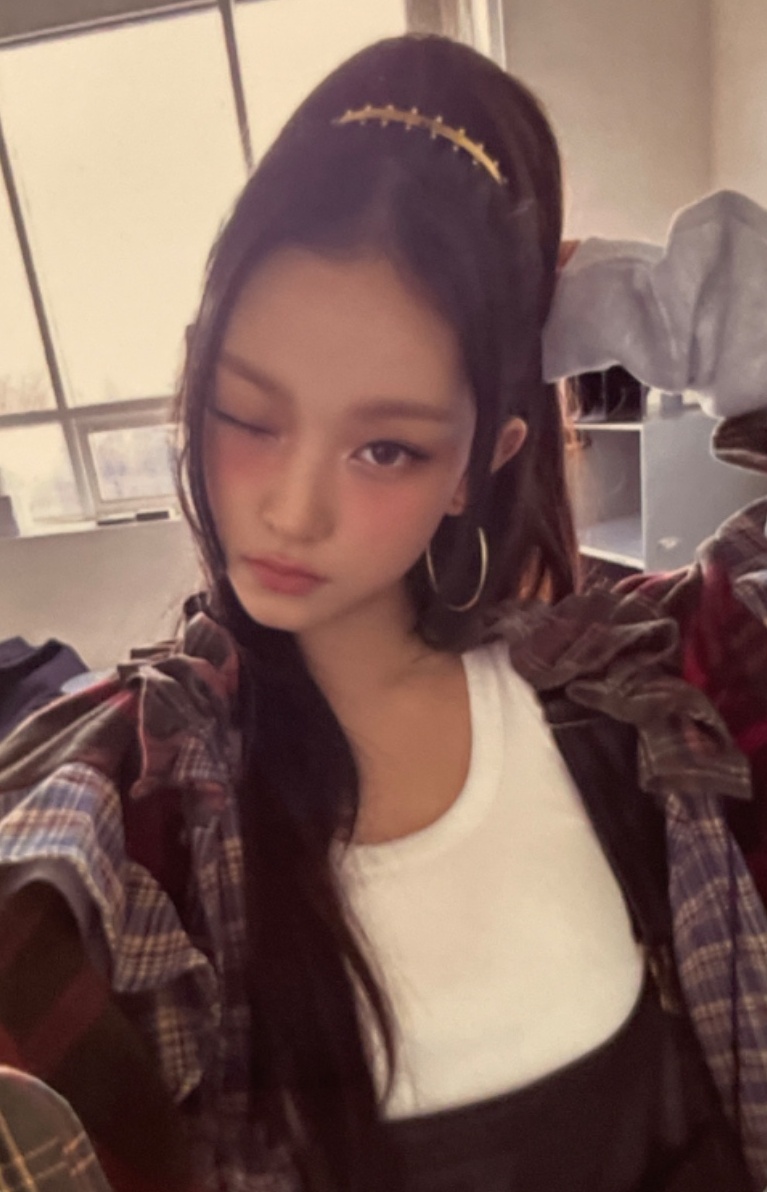 Haerin NewJeans photocard - How Sweet