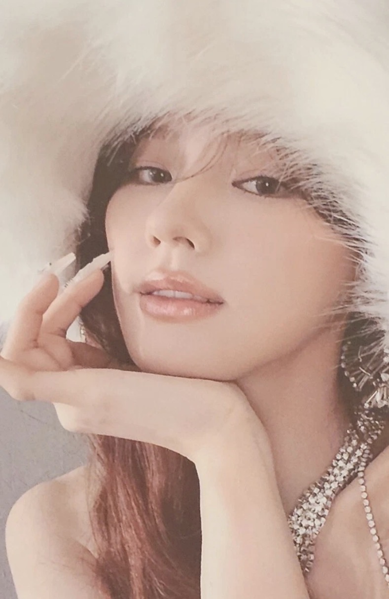 Miyeon I-DLE photocard from Photocard