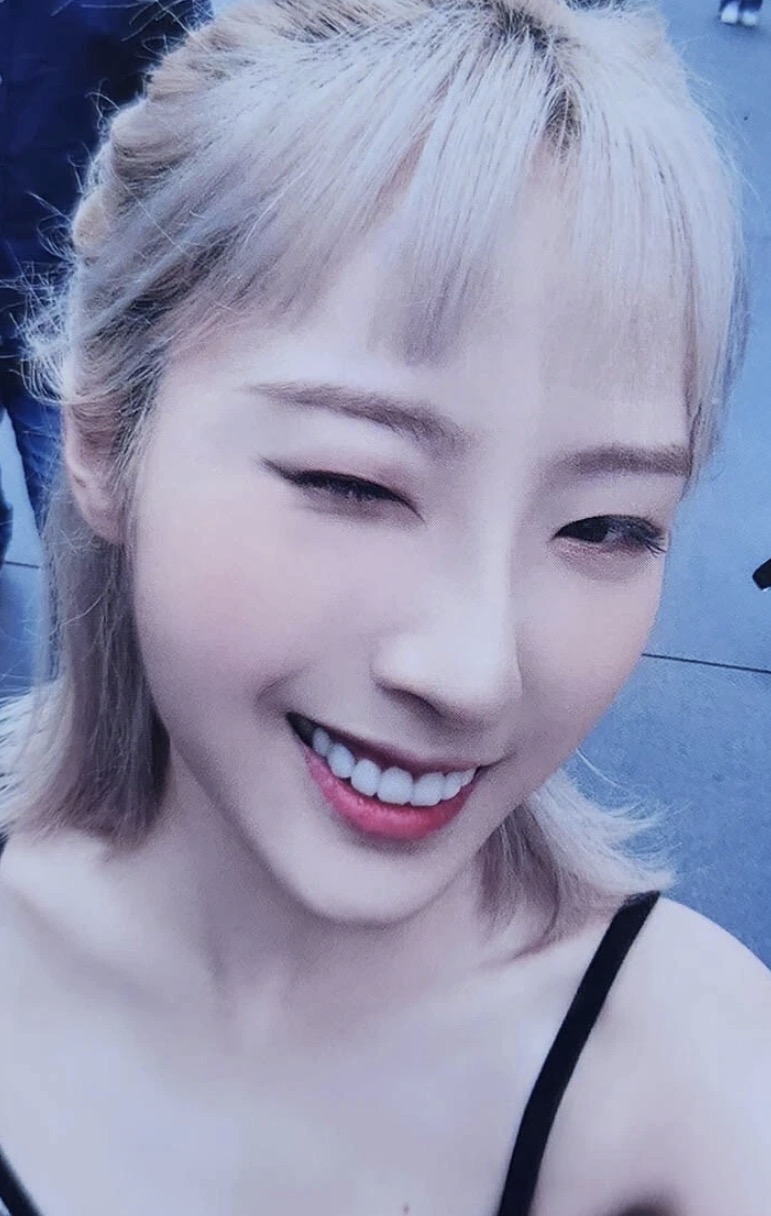 Haseul LOONA photocard from Trading Cards