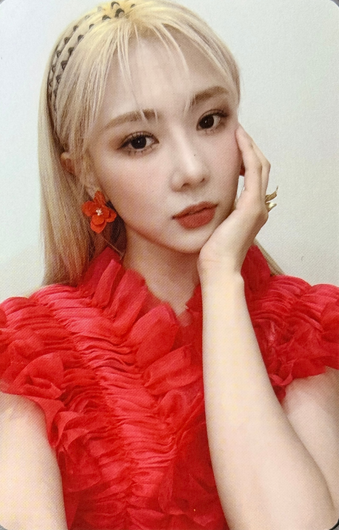 Yoohyeon Dreamcatcher photocard from Scary Quotes Card