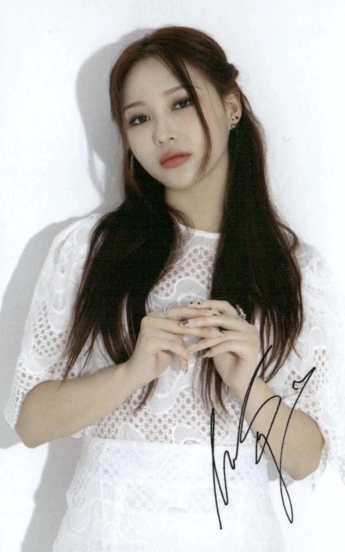 Siyeon Dreamcatcher photocard from Body Mist/Hand Cream purchase benefit