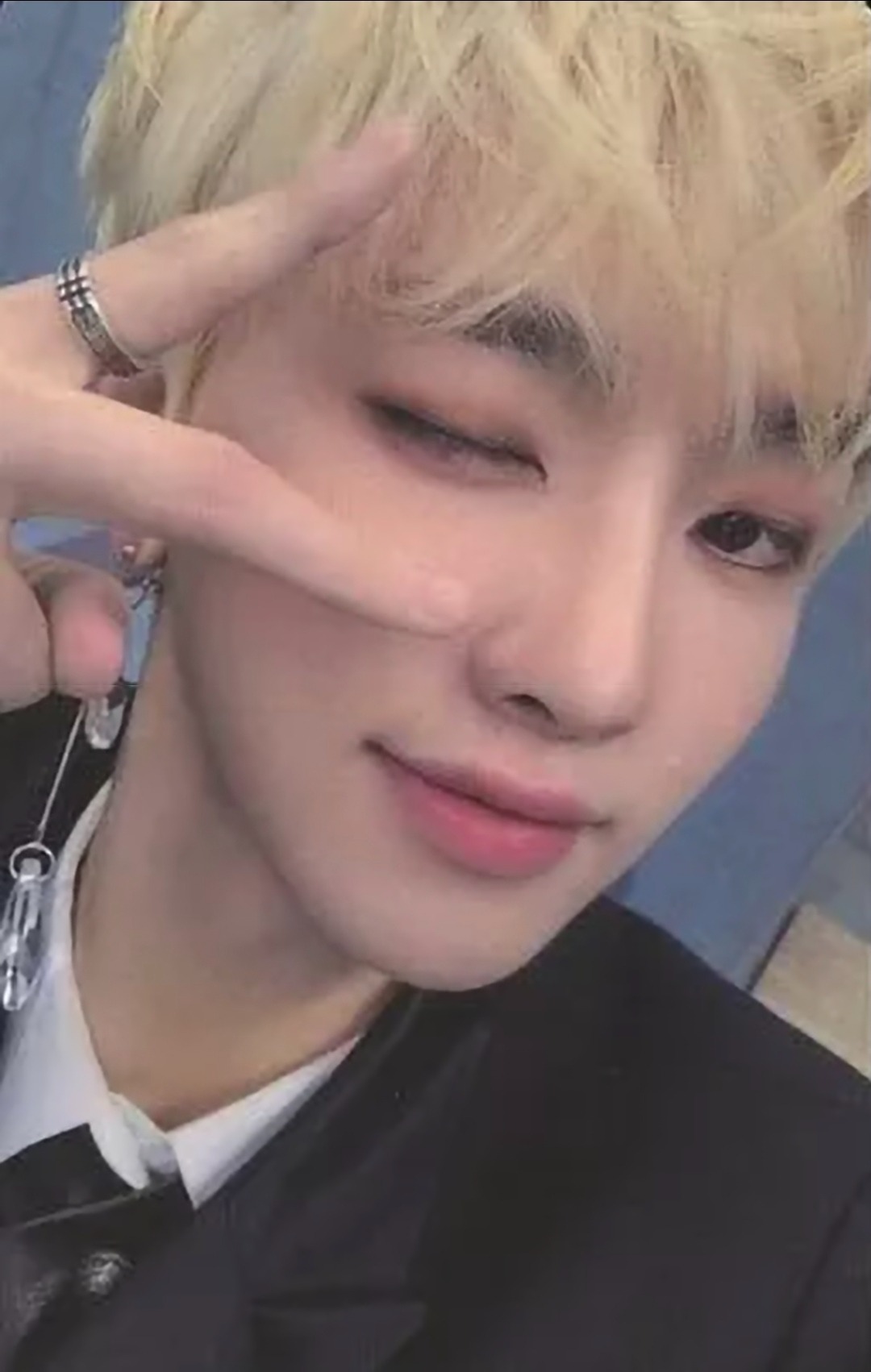 Leehyeop DRIPPIN photocard from Photocard