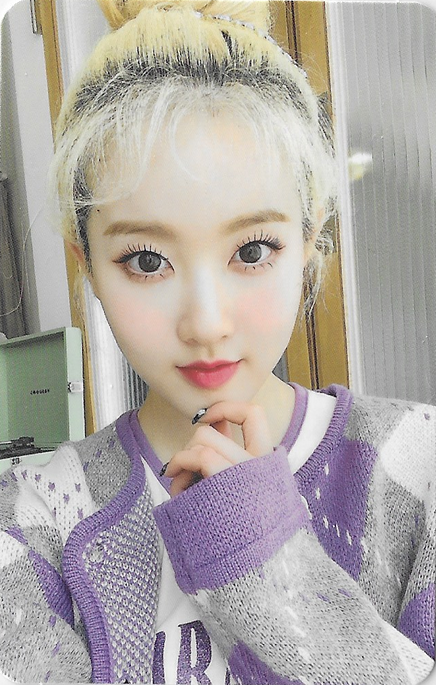 SWITH 1st MEMBERSHIP: Holiday in STAYC Photocards