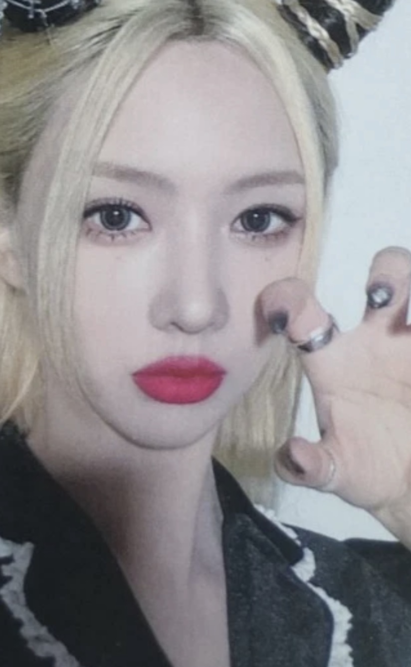 Yoohyeon Dreamcatcher photocard from Benefit