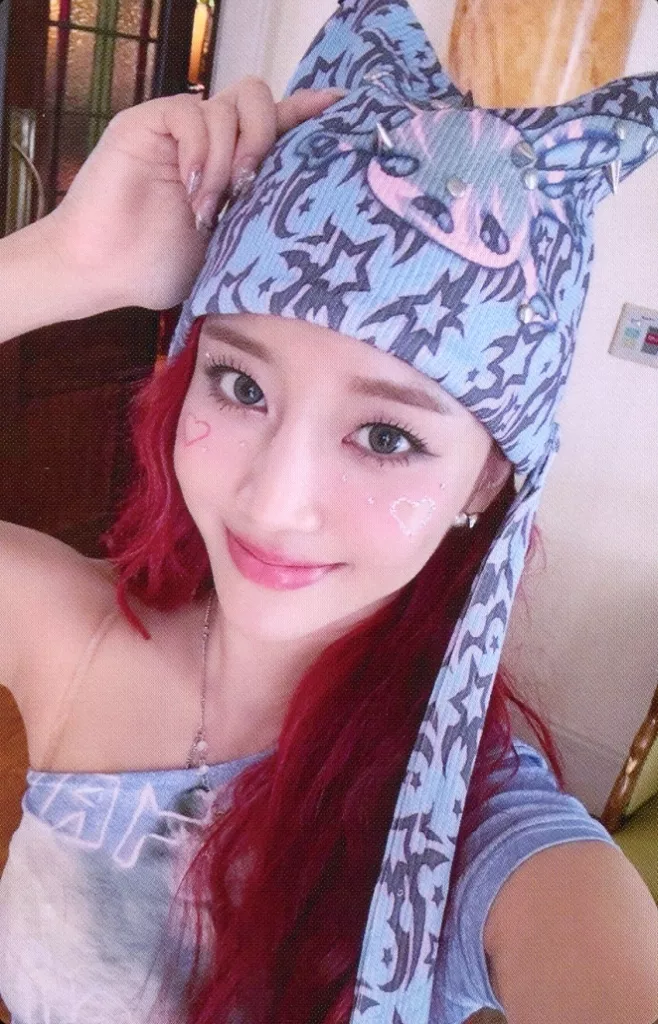Sumin STAYC photocard from Trading Card