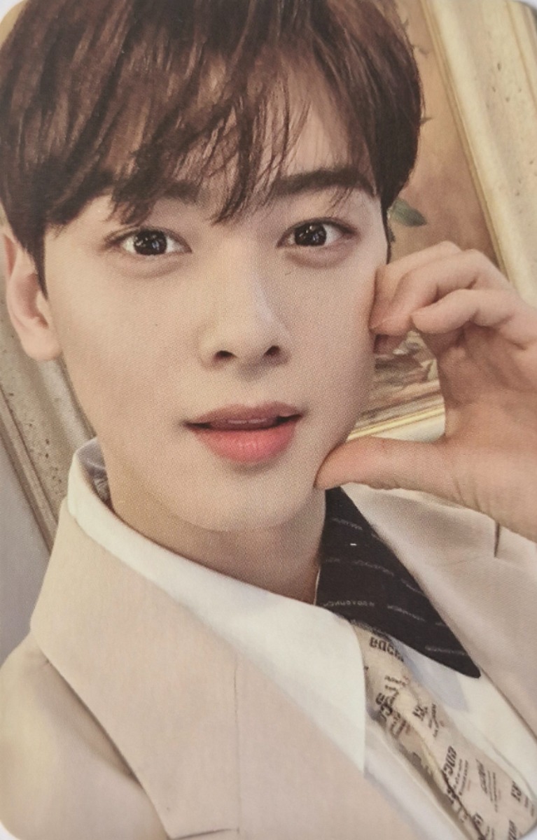 Random Selfie Photocard
