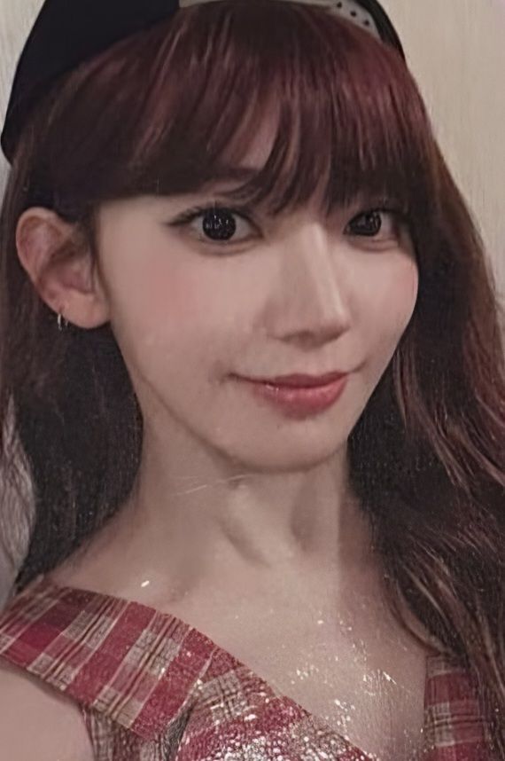 Sakura LE SSERAFIM photocard from Pop-Up Benefit