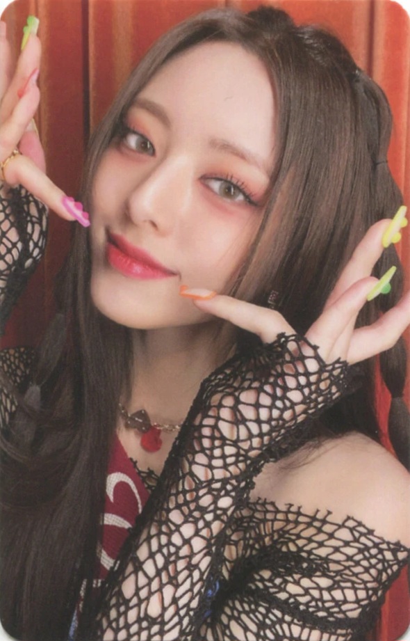 Yuna ITZY photocard from Photocard