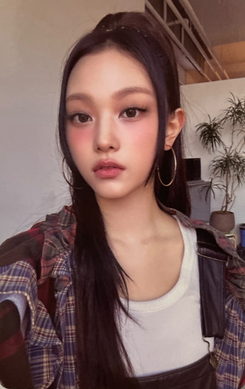 Haerin NewJeans photocard - How Sweet