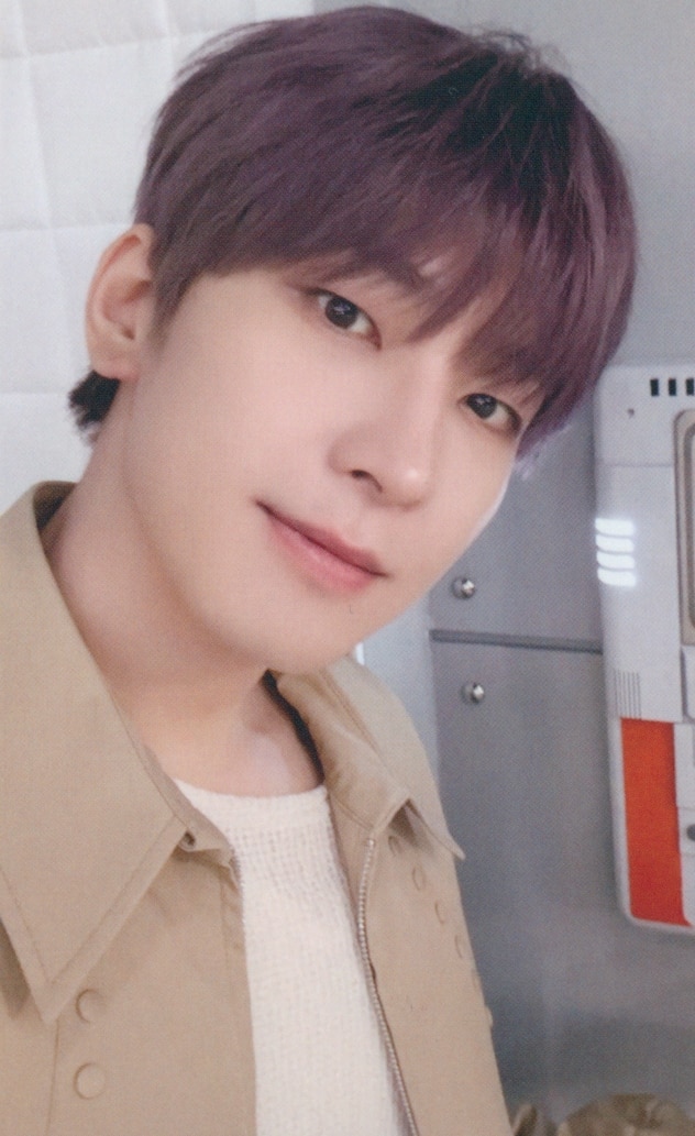 Wonwoo SEVENTEEN photocard from Osaka Purchase Benefit