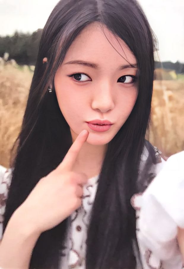Yuha Hearts2Hearts photocard from Mini Photocard