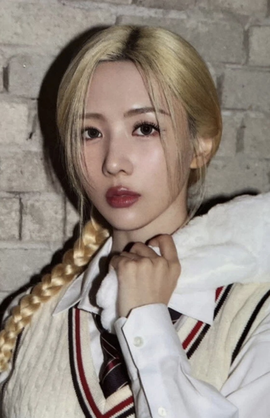 Yoohyeon Dreamcatcher photocard from Photocard