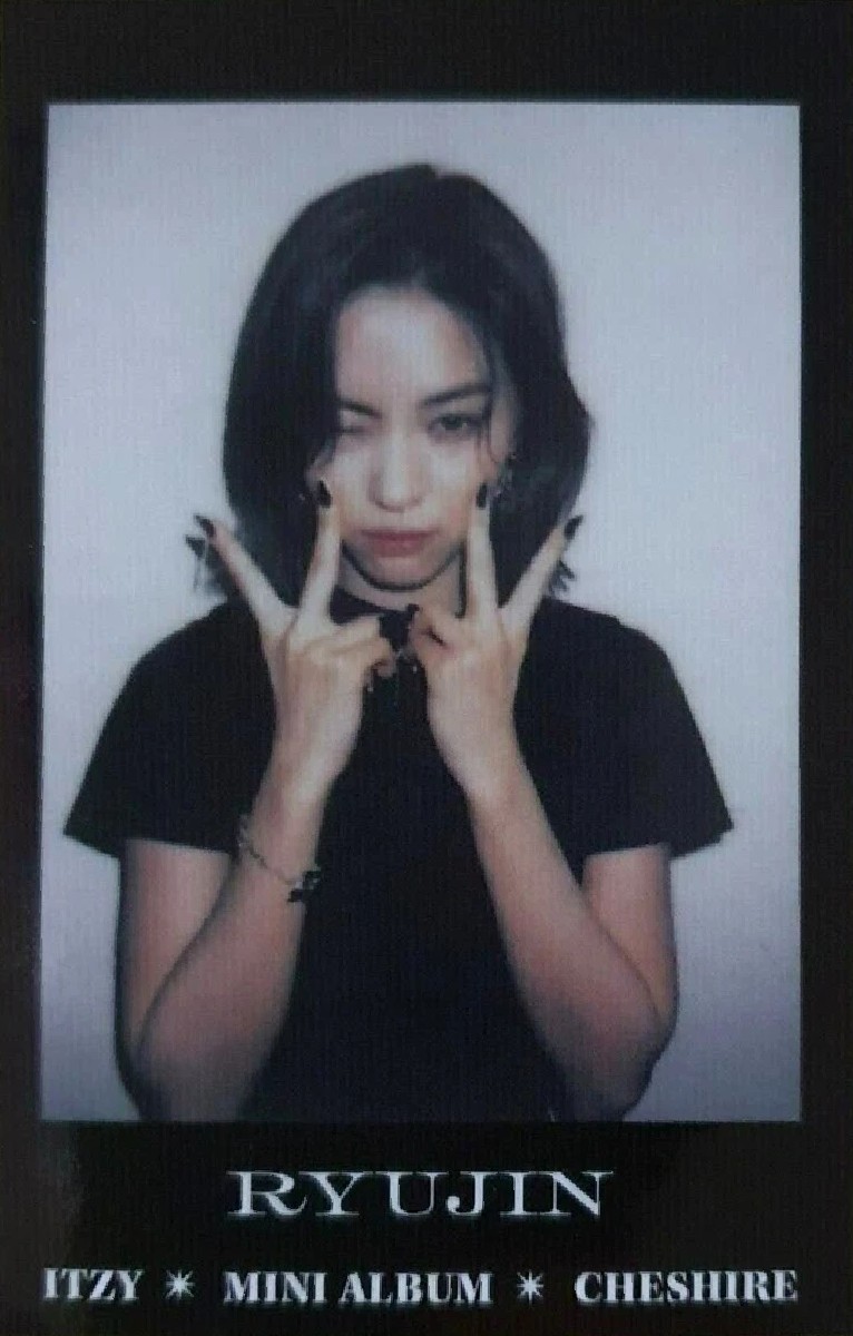 Ryujin ITZY photocard from Preorder