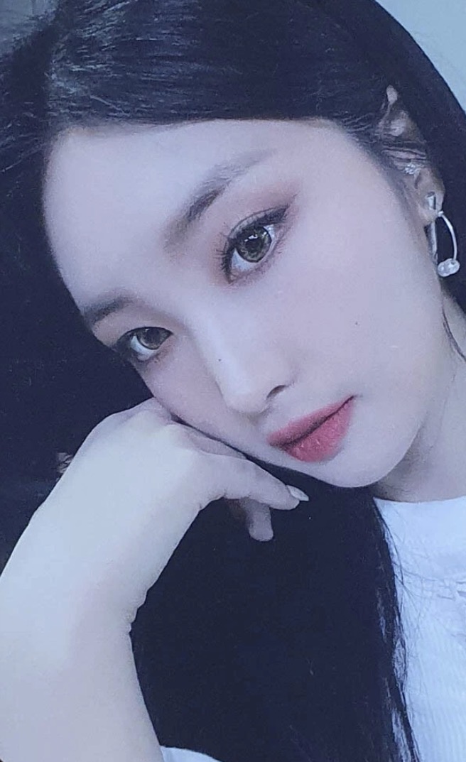 Sihyeon Everglow photocard from Photocard