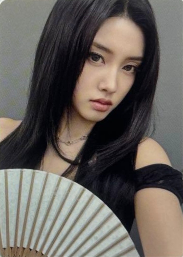 Yoon STAYC photocard - STAY ALIVE Sticker Benefit
