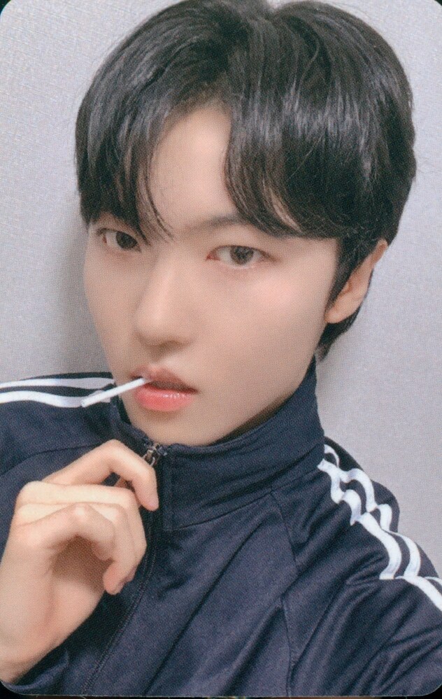 Junghoon xikers photocard from Offline
