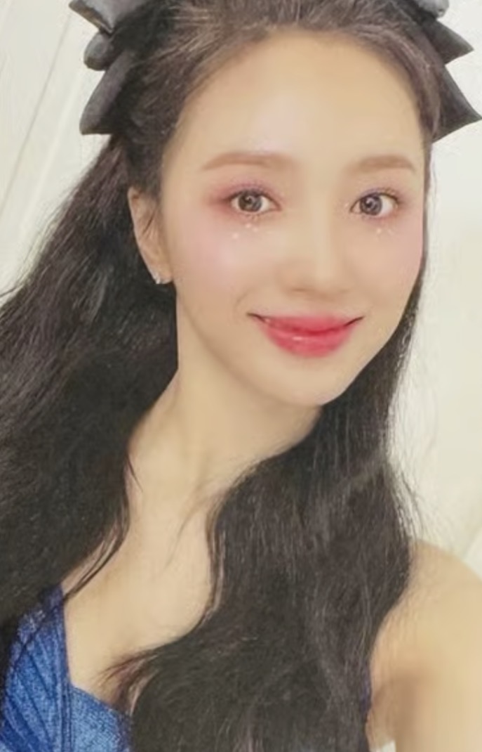 Jiwon Cherry Bullet photocard from Photocard