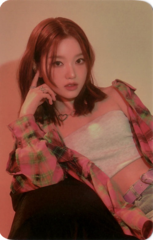 Gowon Loossemble photocard from QR Card
