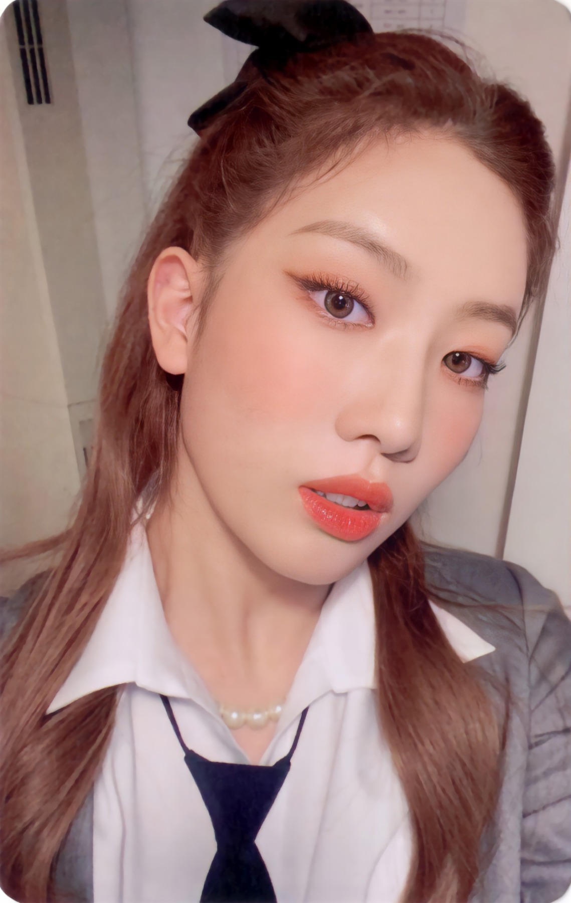 Kim Lip LOONA photocard from Photocard Set