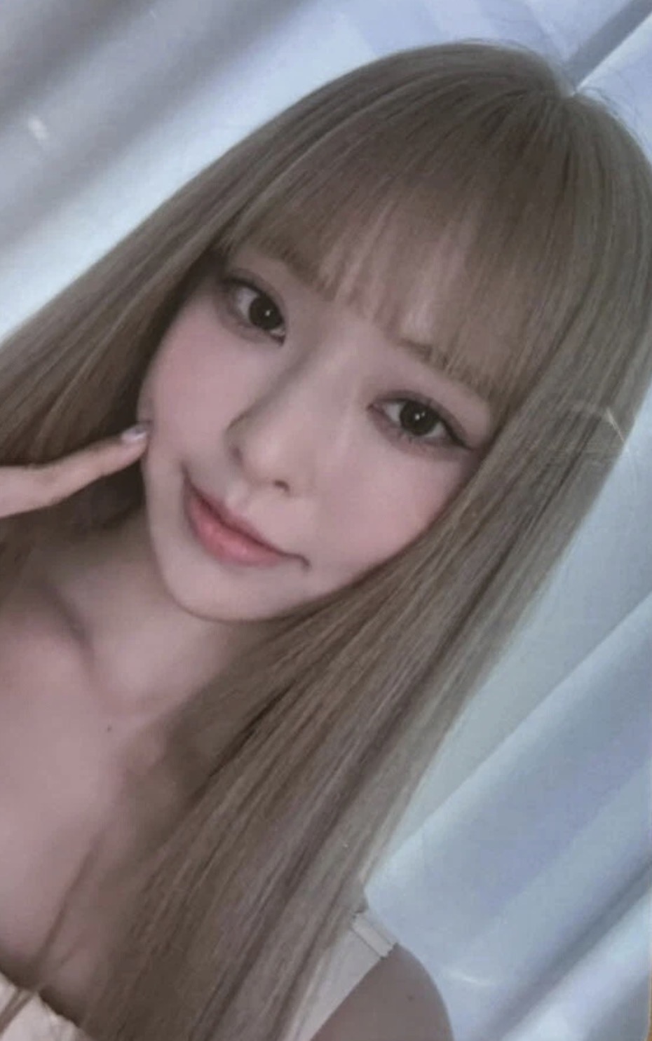 Vivi Loossemble photocard from Photocard