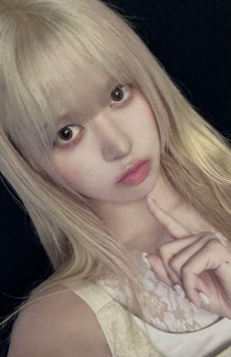 Lily NMIXX photocard - Blue Valentine Photocard