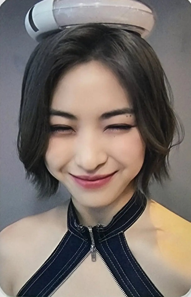 Ryujin ITZY photocard from Lucky Draw