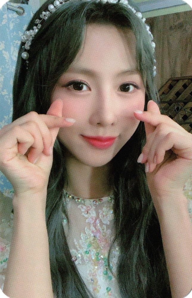 Yoohyeon Dreamcatcher photocard from Preorder Benefit